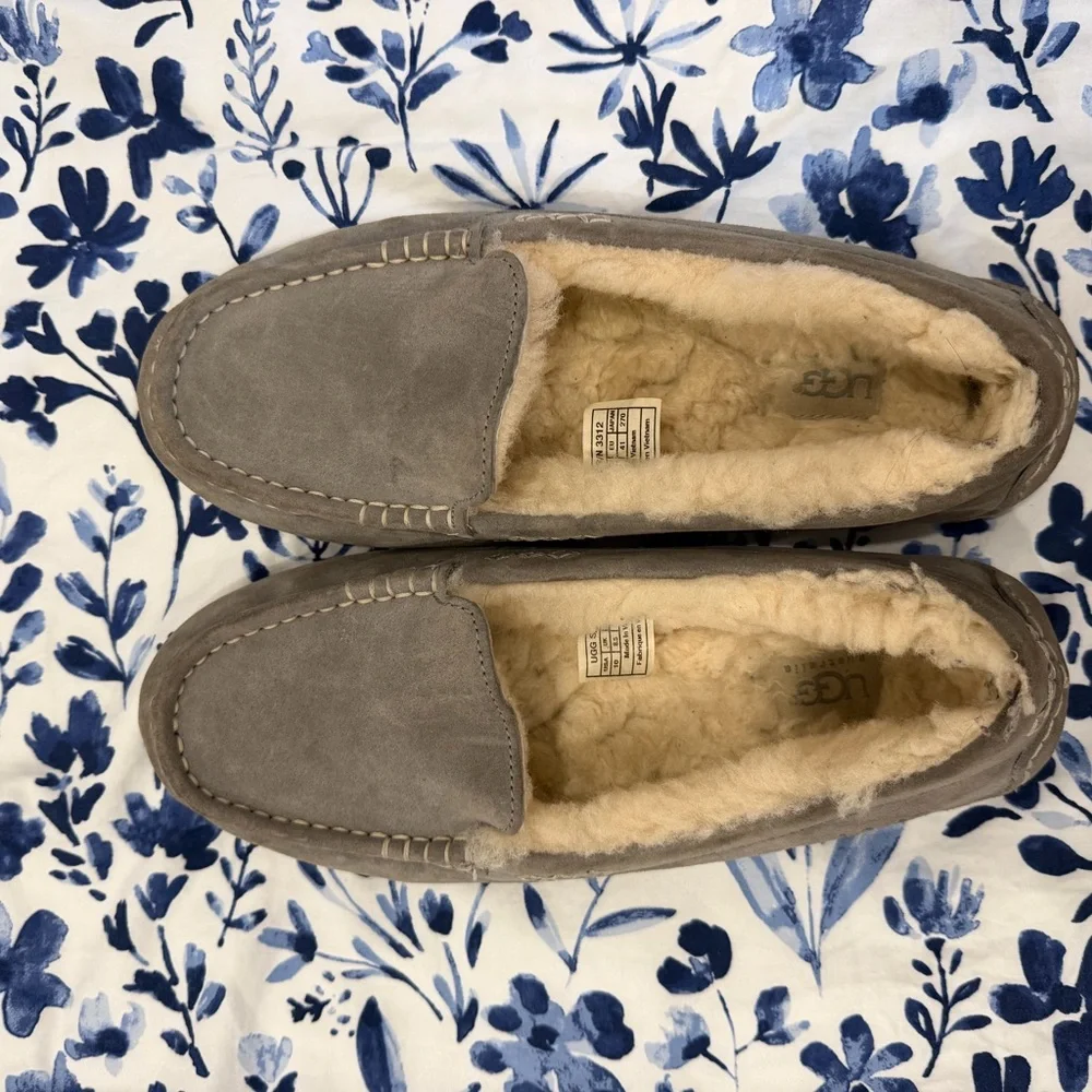 UGG Women’s Moccasins (Ansley) - Picture 2 of 2